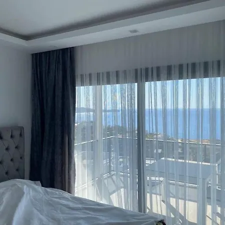 Yalikavak'ta Deniz Manzarali Tatil Evi *